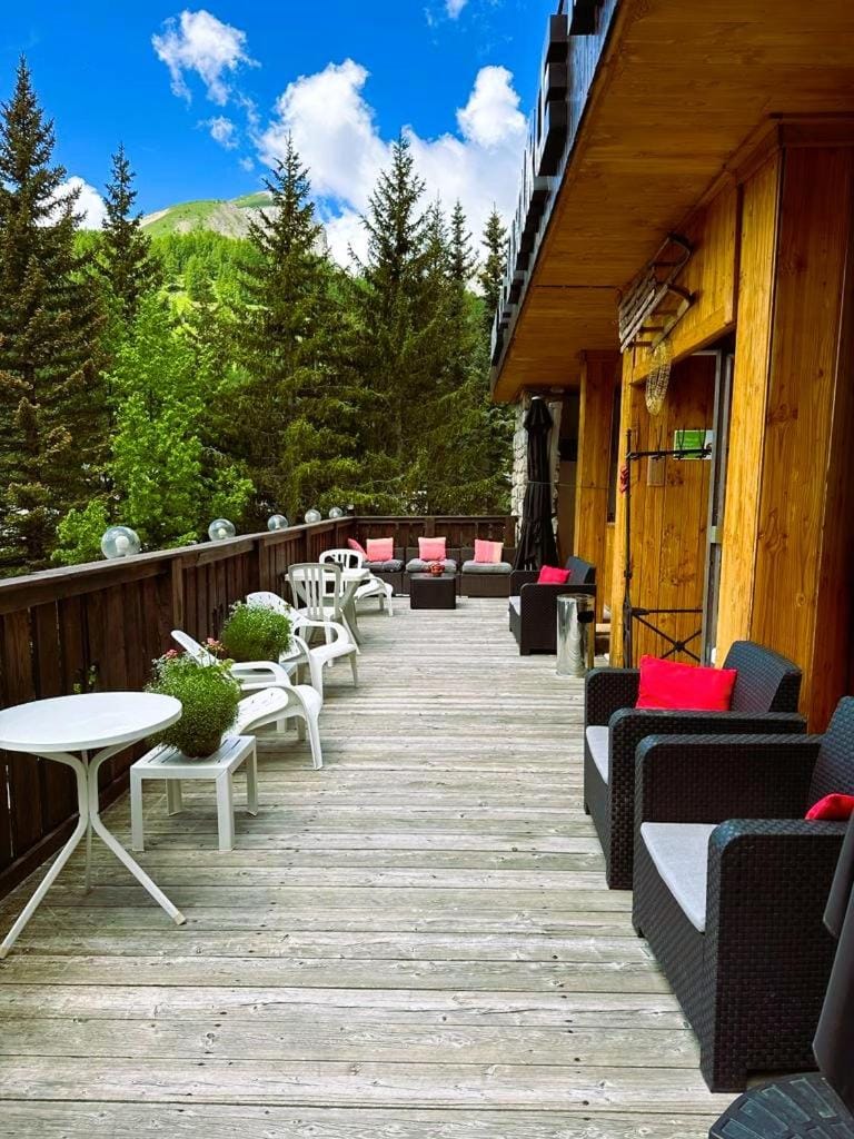 Hotel Restaurant La Source Hotel in Allos