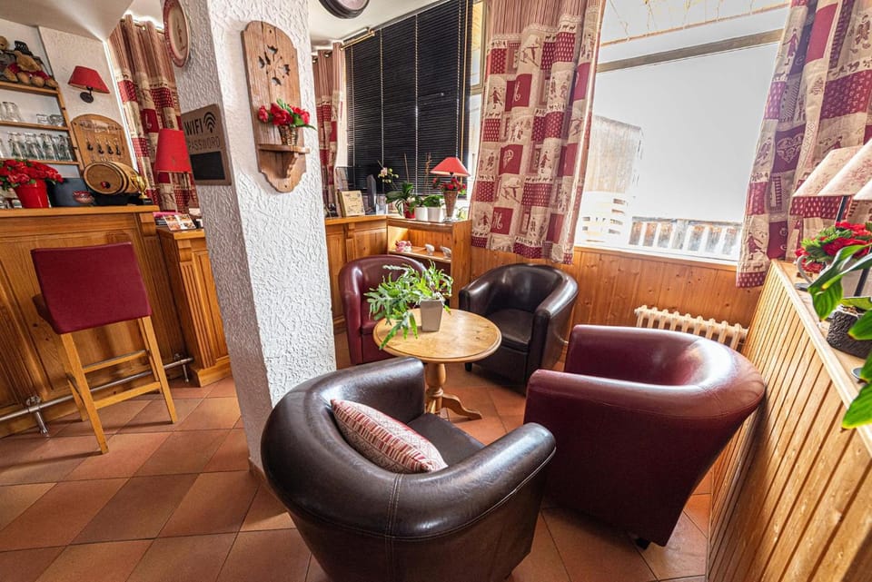 Hotel Restaurant La Source Hotel in Allos