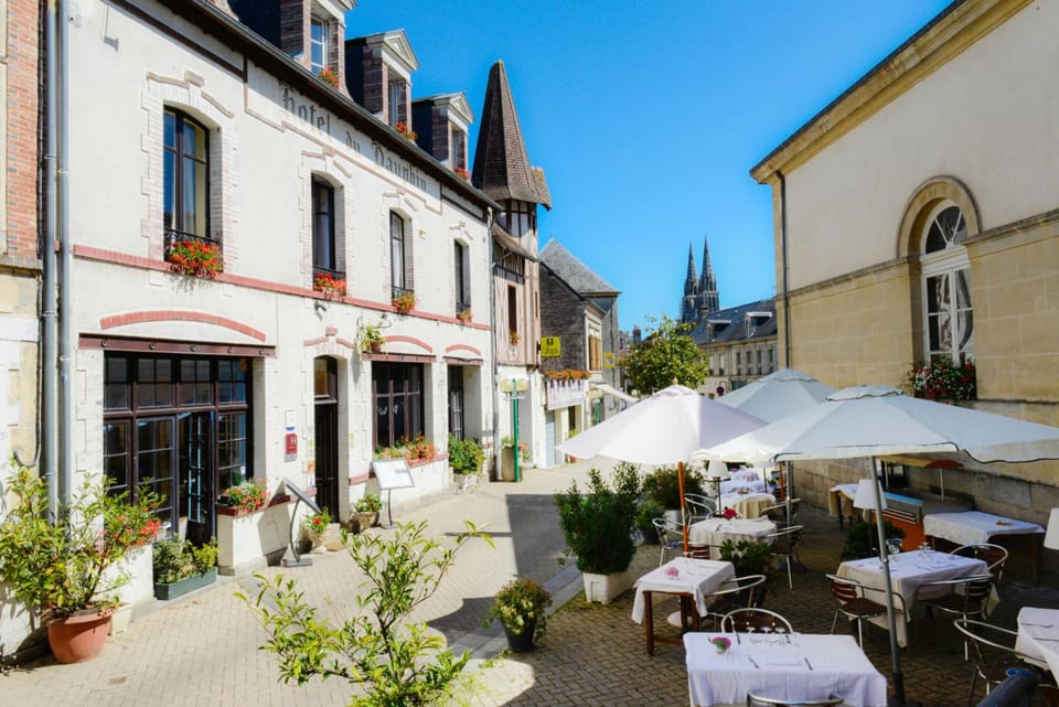 Logis Hotel et Restaurant du Dauphin Hotel in Normandy