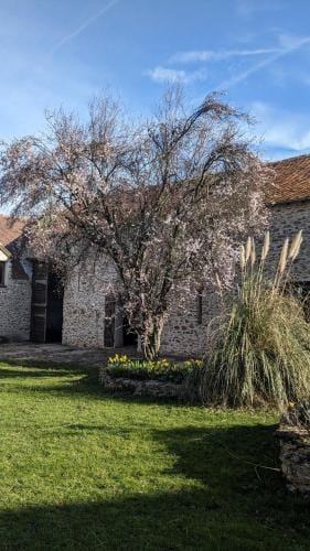 Ferme de Gratteloup Hotel in Île-de-France