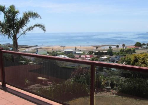 High On Penguin Hotel in Penguin