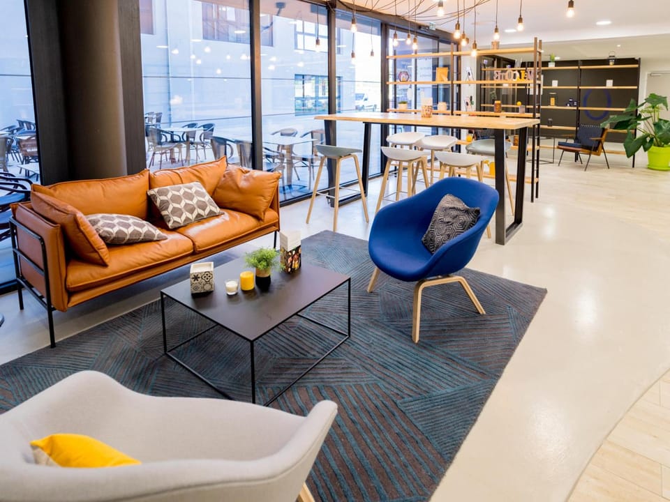 Shared lounge/TV area