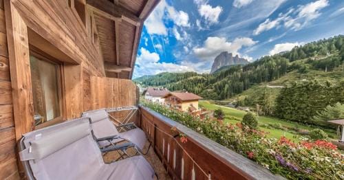 La Tambra - Residence - Central with Restaurant Hotel in Santa Cristina Gherdëina