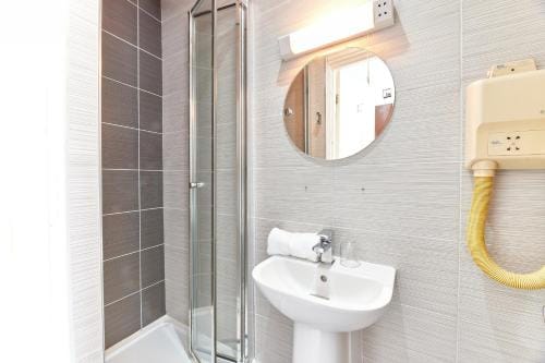Properties Unique Dene Rooms - Family Room Hotel in Newcastle upon Tyne