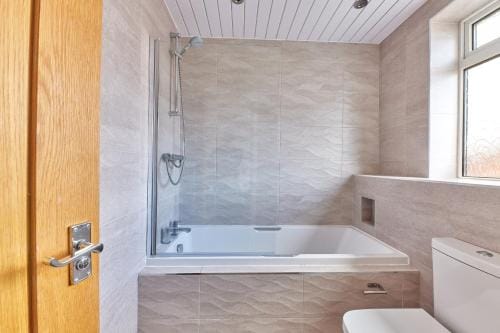Properties Unique Dene Rooms - Family Room Hotel in Newcastle upon Tyne
