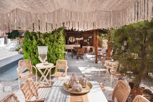 Sunrock Suites - Villa Gerani Hotel in Agios Prokopios