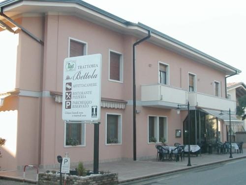 Trattoria Bettola Hotel in Province of Brescia