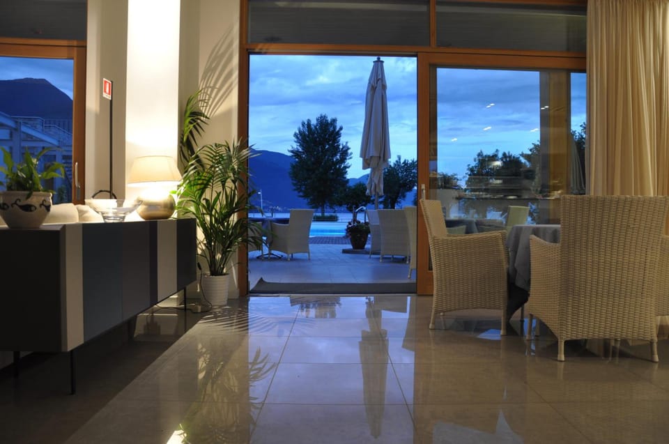 Shared lounge/TV area