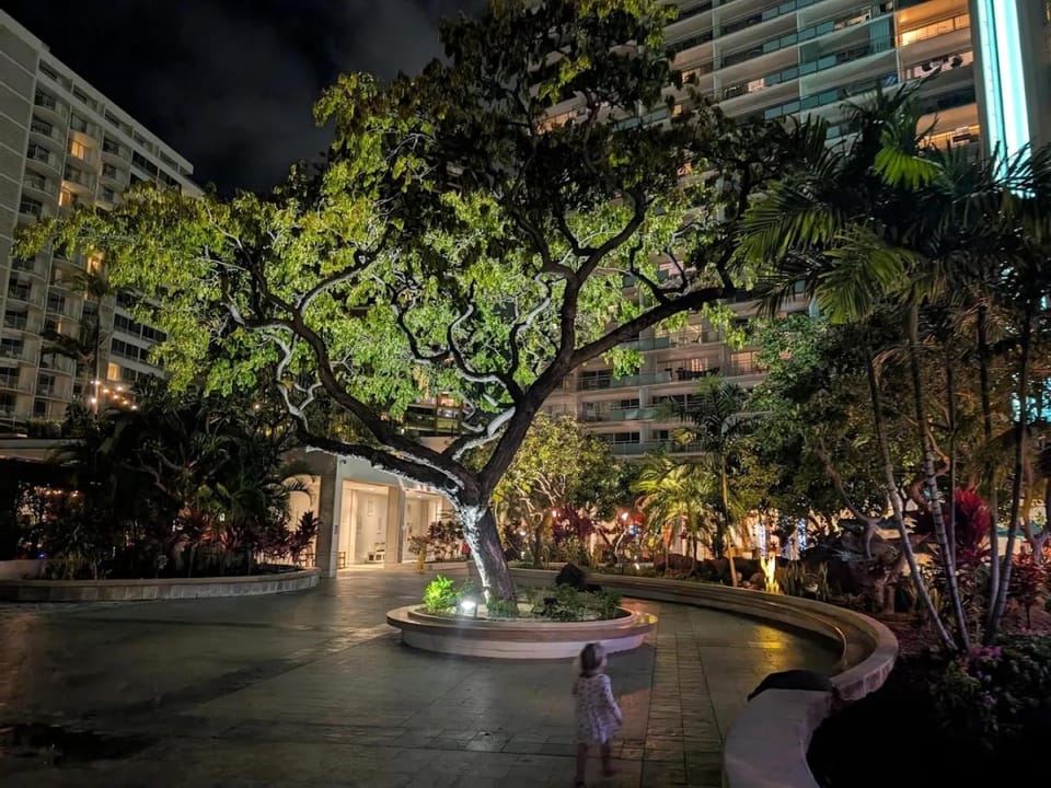 Ilikai Hotel Condo with Kitchen and Ocean View Apartment hotel in Honolulu
