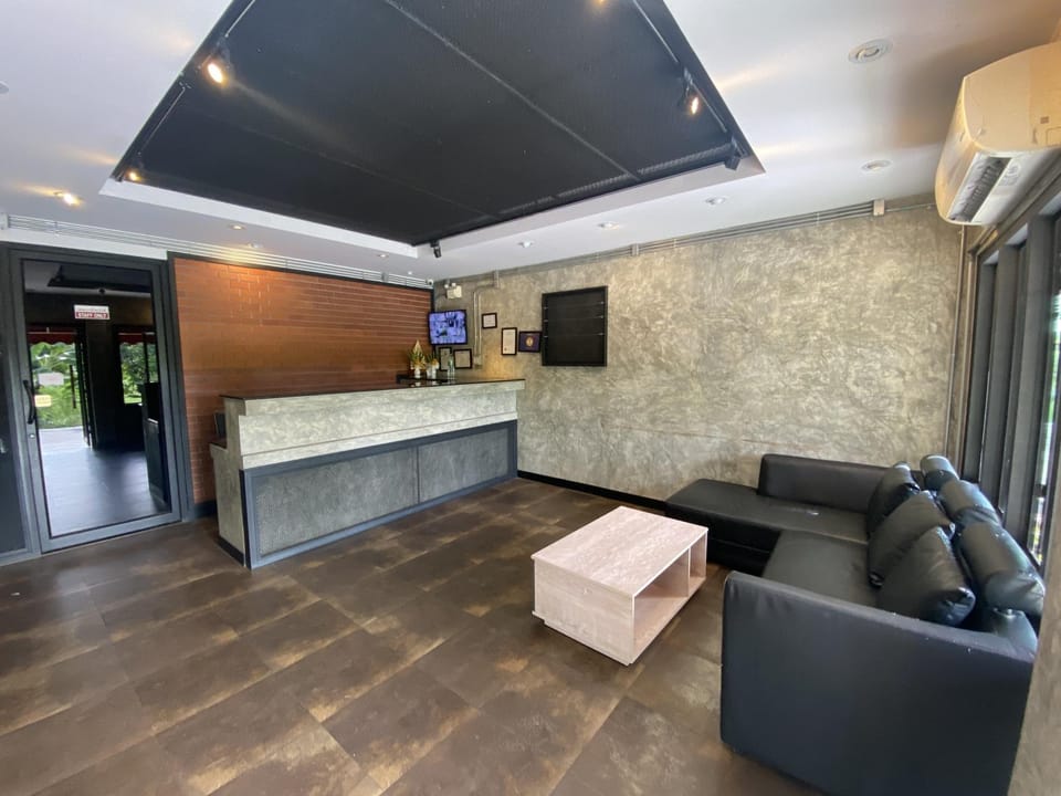 RoomQuest Chonburi Laem Chabang Hotel in Chon Buri Changwat