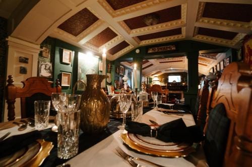 Sheddington Manor - 2 Bedroom Guest House & Cinema Hotel in Belfast