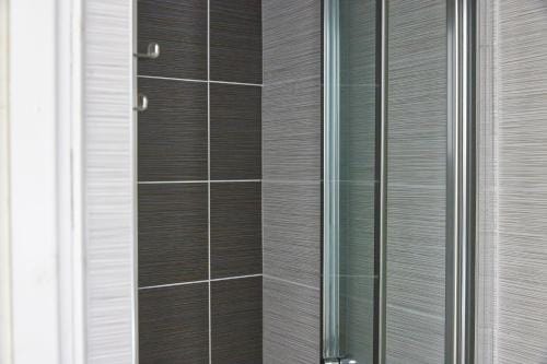Properties Unique Dene Rooms - Single Room Hotel in Newcastle upon Tyne