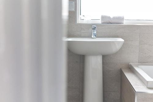 Properties Unique Dene Rooms - Triple Room Hotel in Newcastle upon Tyne