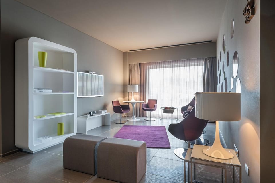 Shared lounge/TV area