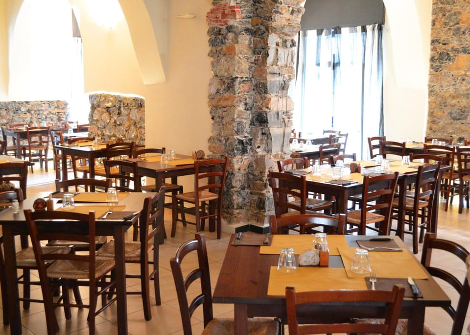 Bella Napoli Guesthouse Trattoria Pizzeria Hotel in La Spezia