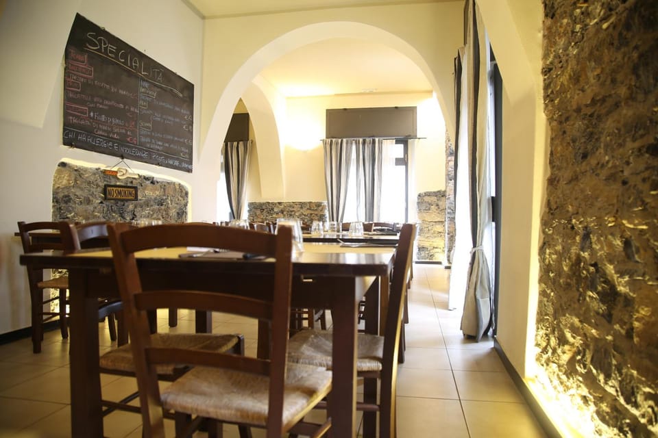 Bella Napoli Guesthouse Trattoria Pizzeria Hotel in La Spezia