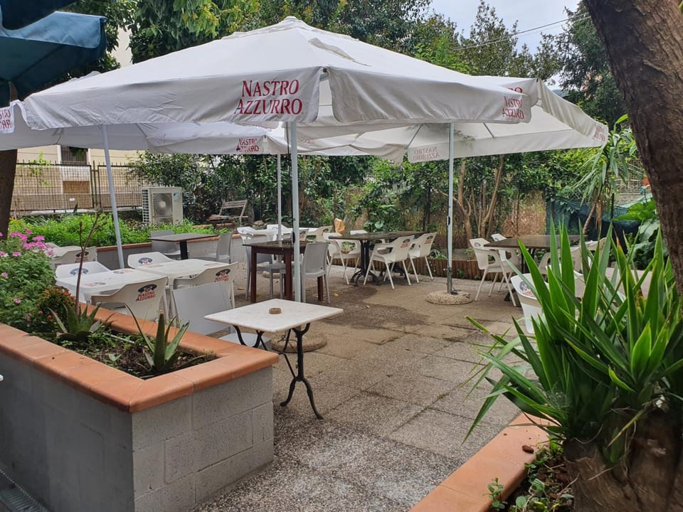 Bella Napoli Guesthouse Trattoria Pizzeria Hotel in La Spezia