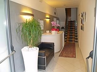 GARDA LIVING APARTMENTS Torbole Hotel in Nago–Torbole