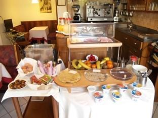 GARDA LIVING APARTMENTS Torbole Hotel in Nago–Torbole