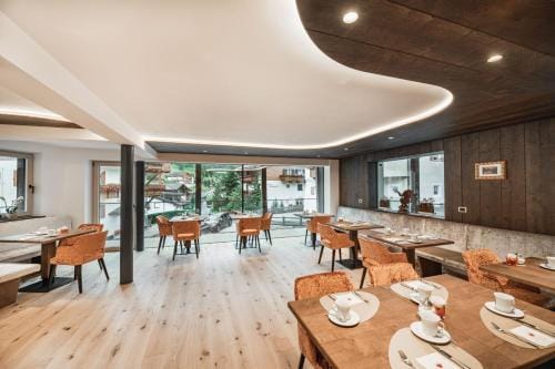 Garni Hotel Miara - Your Dolomites Home Hotel in Sëlva