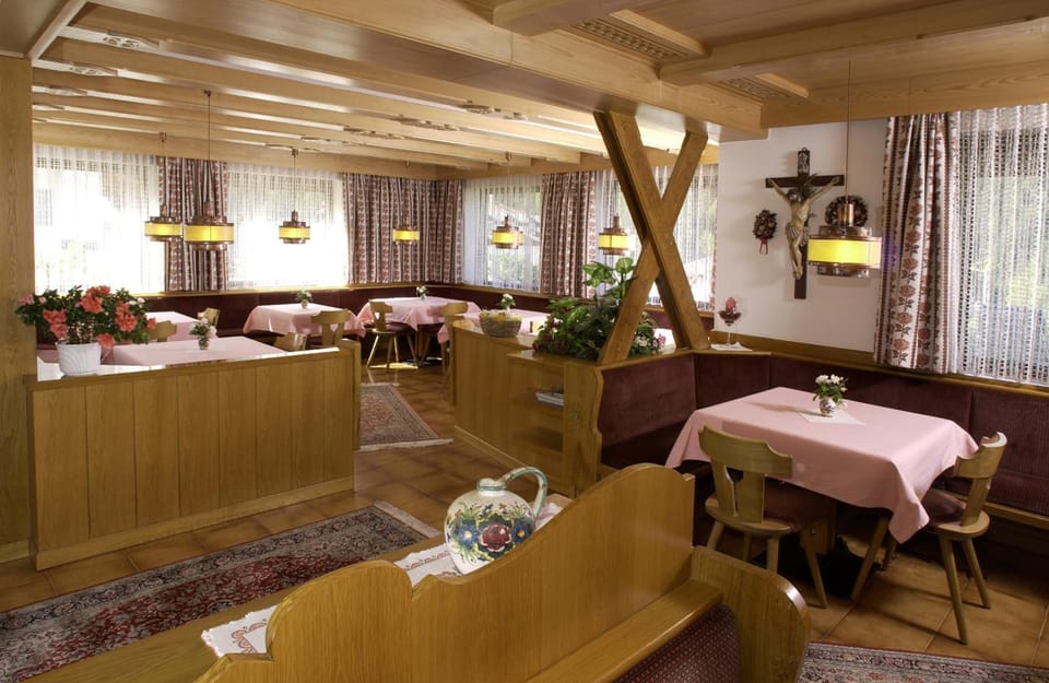 Garni Hotel Rezia Hotel in Sëlva