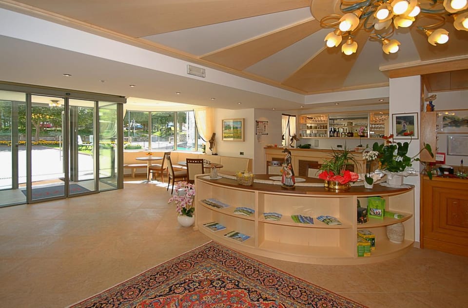 Garni Hotel Rezia Hotel in Sëlva