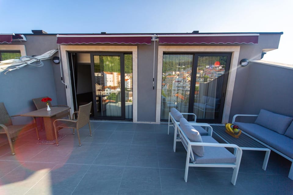 Rooftop Apartments & Rooms Hotel in Budva