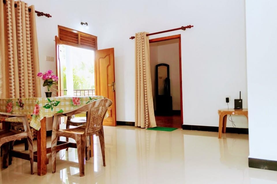 Wayside Guest Hotel in Mirissa