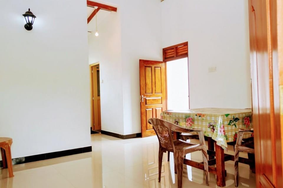 Wayside Guest Hotel in Mirissa