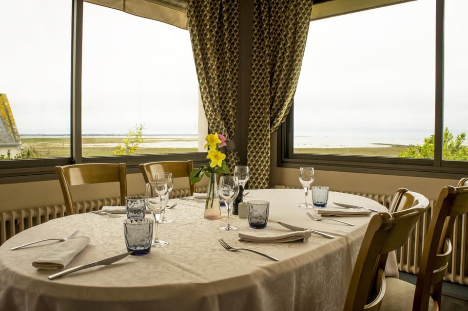 Logis Hotel Le Bretagne Hotel in Brittany