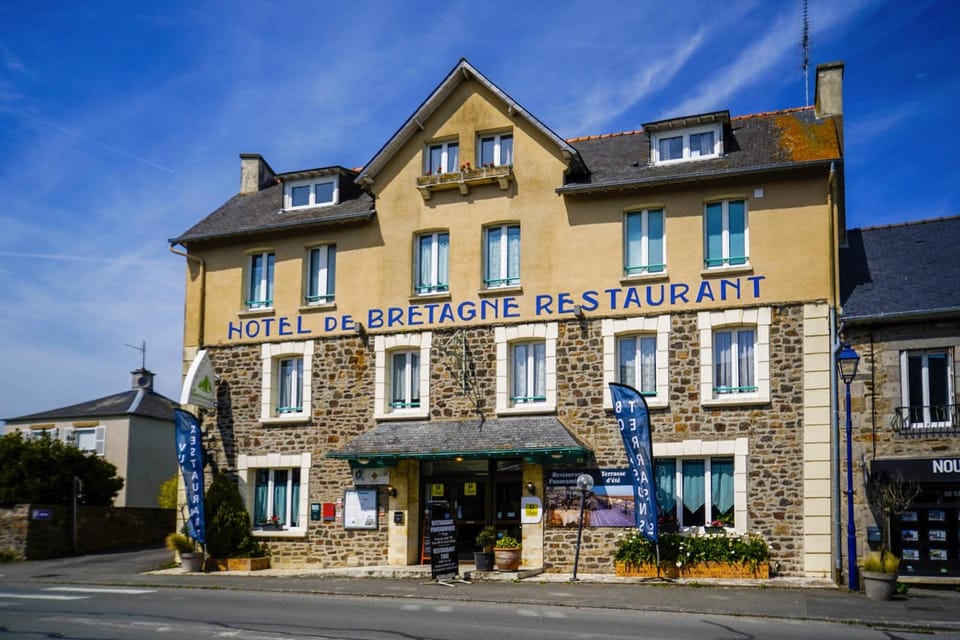 Logis Hotel Le Bretagne Hotel in Brittany