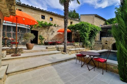 Le Mas de la Lombarde Hotel in La Roque-d'Anthéron