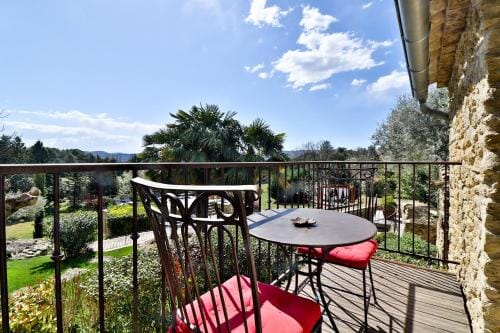 Le Mas de la Lombarde Hotel in La Roque-d'Anthéron