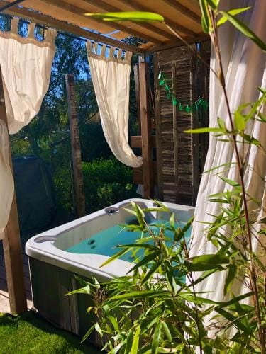 l'Oustaou B&B Piscine & Spa Hotel in Besse-sur-Issole