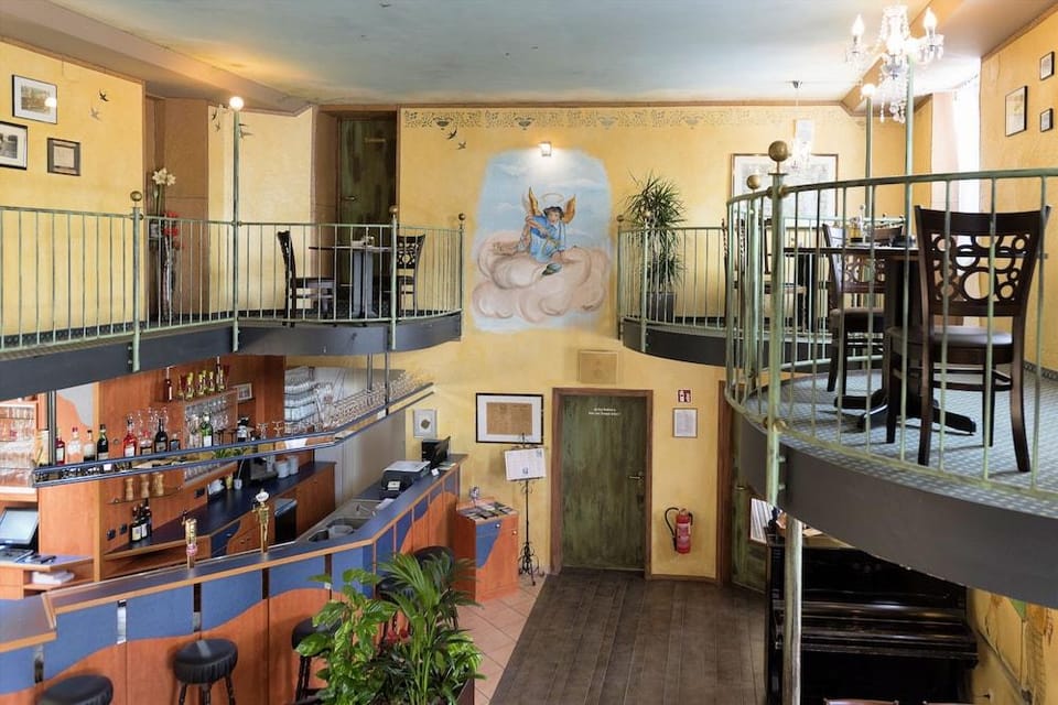 Beim Heines Hotel in Vulkaneifel