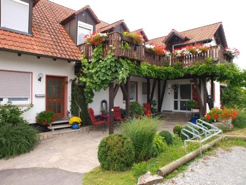 Kirschberghof Gastehaus und Weinverkauf Hotel in Hesse