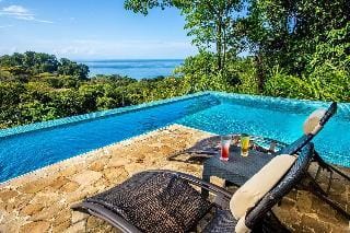 Tiki Villas Rainforest Lodge & Spa Hotel in Bahía Ballena