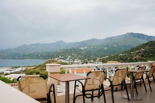 Finikas Apartments Hotel in Plakias