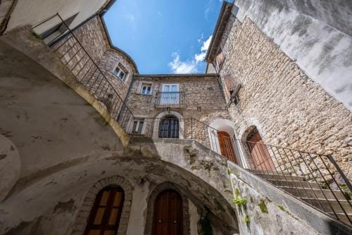 La torretta sul cortile Hotel in Molise, Italy