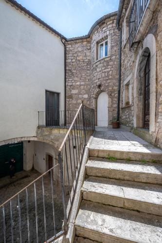 La torretta sul cortile Hotel in Molise, Italy