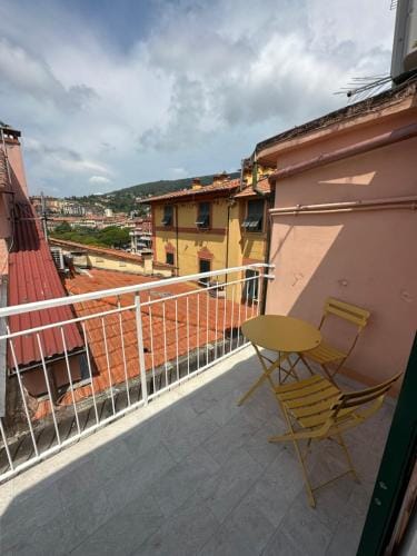 Favolosa stanza gialla con terrazzino vista mare Mottino23 Hotel in Lerici