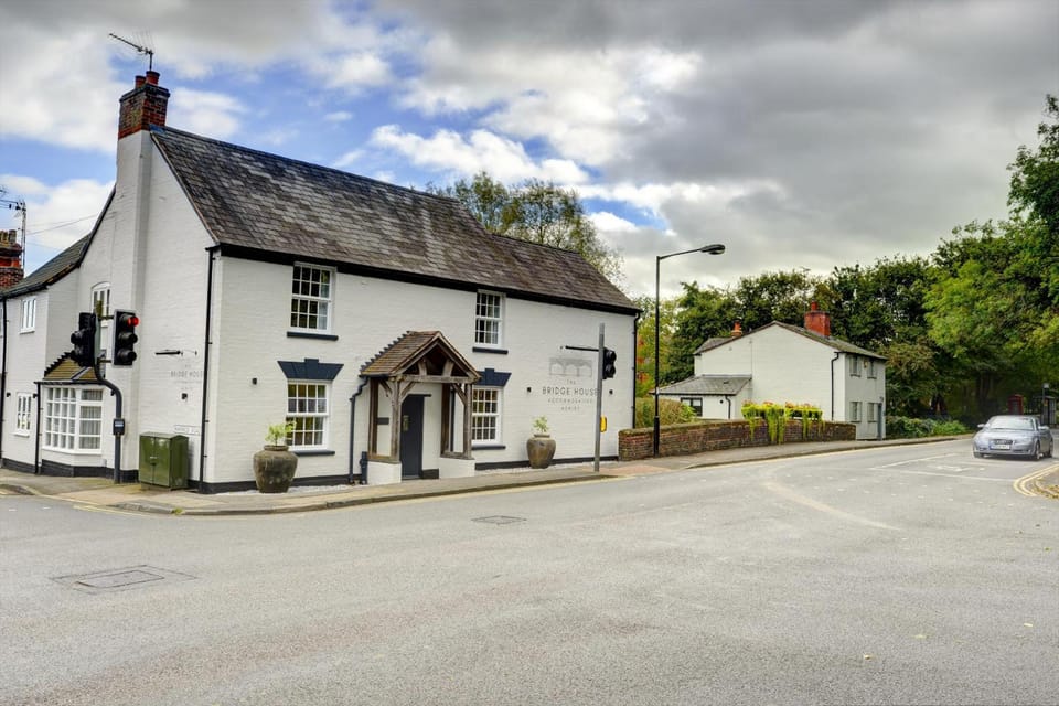 The Bridge House Henley Hotel in Wychavon District