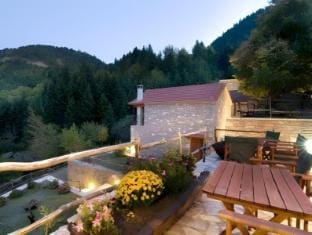 Ta Petrina Apartment hotel in Peloponnese, Western Greece and the Ionian