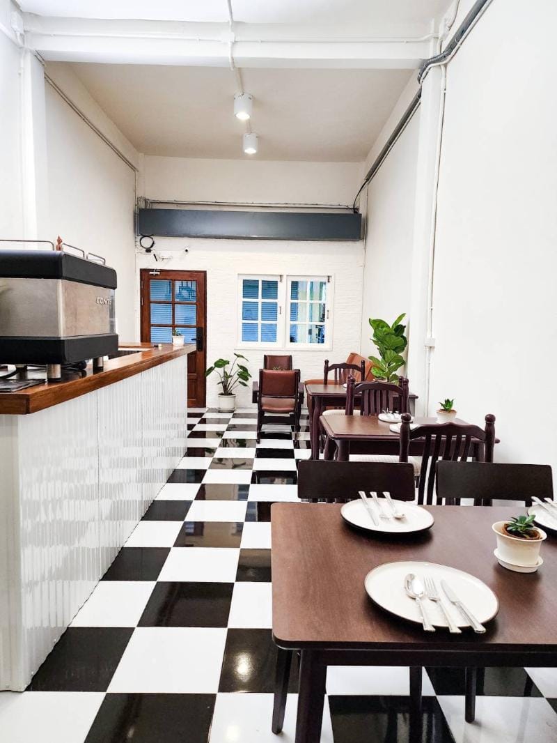 Noir Cafe And Hostel - Chinatown Hostel in Bangkok