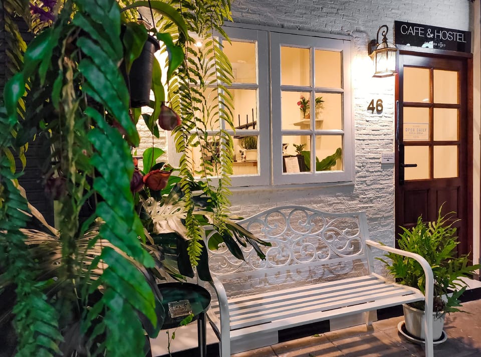 Noir Cafe And Hostel - Chinatown Hostel in Bangkok