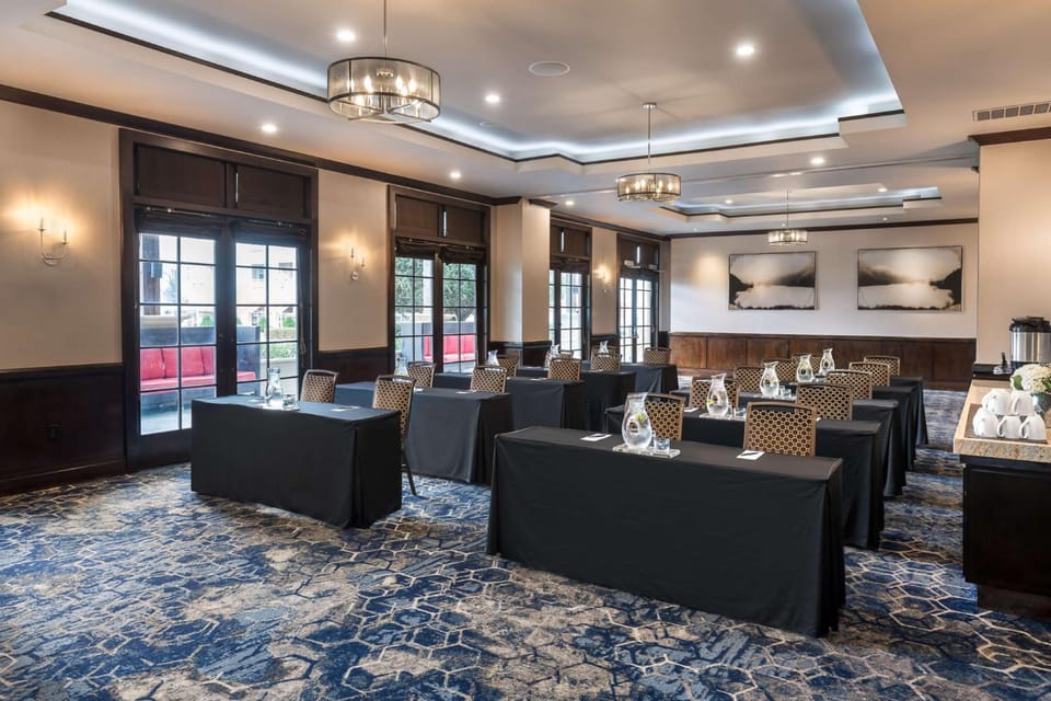 Juniper Hotel Cupertino, Curio Collection by Hilton Hotel in Cupertino
