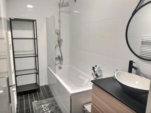 Chambre privee 23m - Canape lit - WIFI - Appart 120m Hotel in Rhineland-Palatinate
