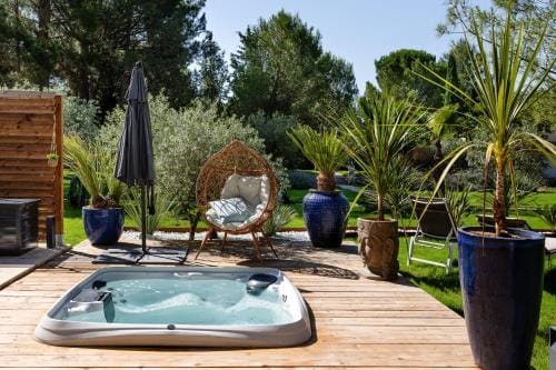 LES LODGES TAIZEN, sejour SPA- sans enfants Lodge in Lambesc