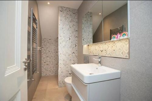 Louth Village Wedding Accommodation with Gym B&B Hotel in Louth, Co. Louth, Ireland