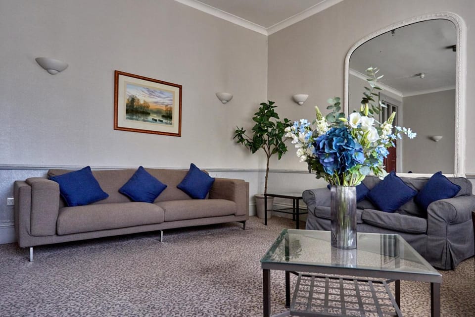 Shared lounge/TV area